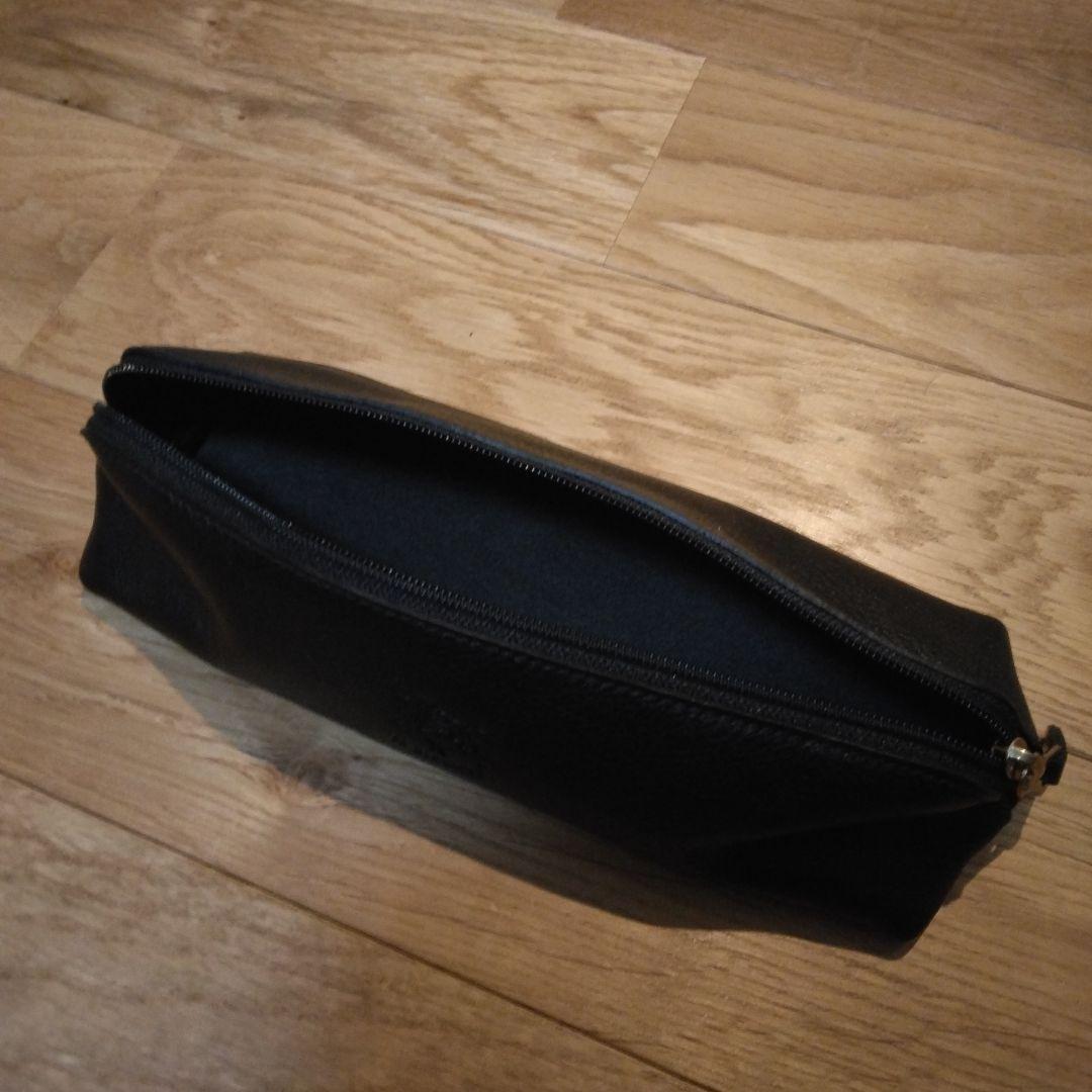 黒いレザーペンケース IL BISONTE