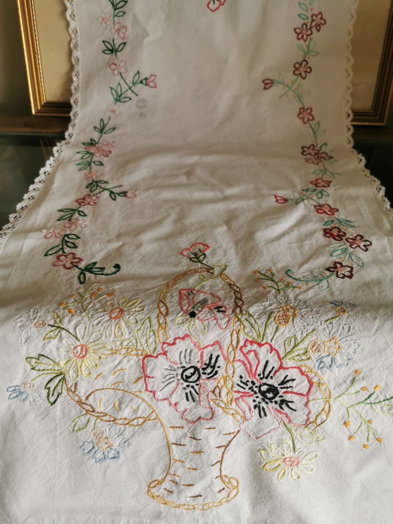 アンティークフランス 野の花の花籠 色糸刺繍 リネンクロス ロングランナー