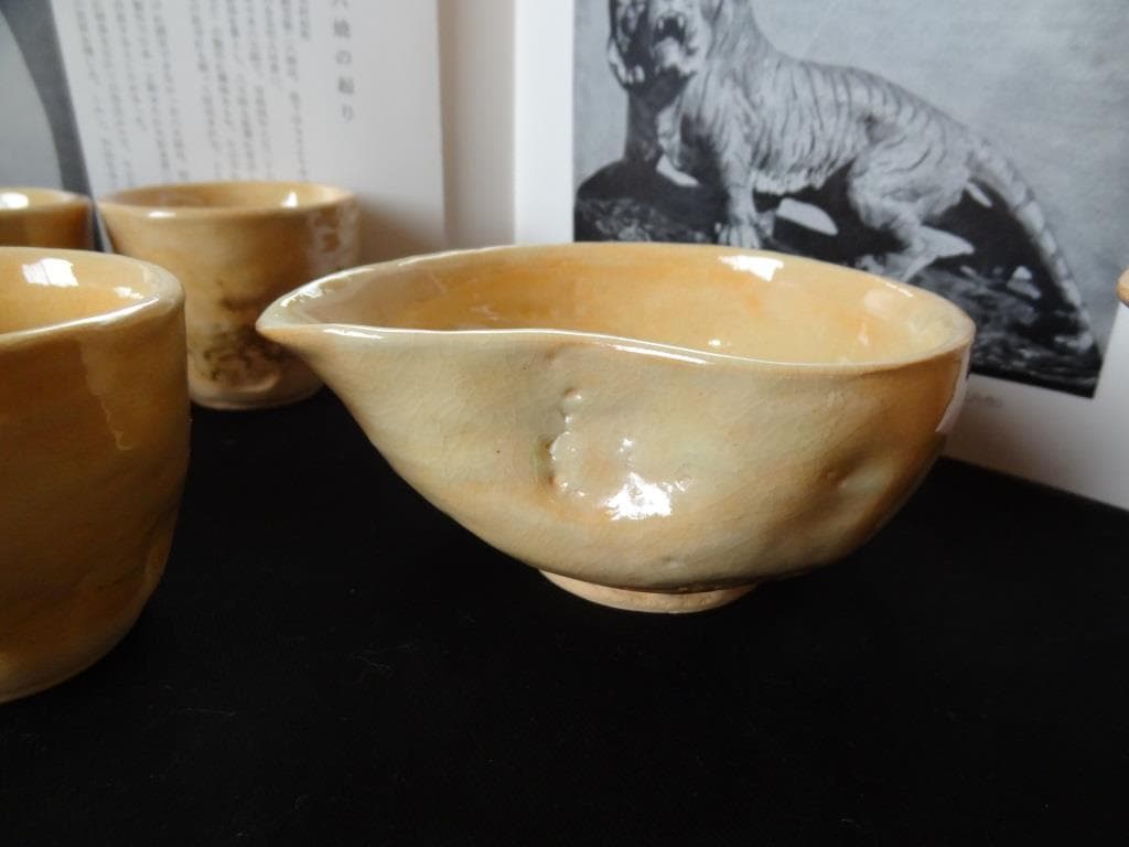 二六焼　白釉茶器三つ揃　煎茶器　霊芝摘　宝瓶　急須　茶碗　楽山焼　水月焼