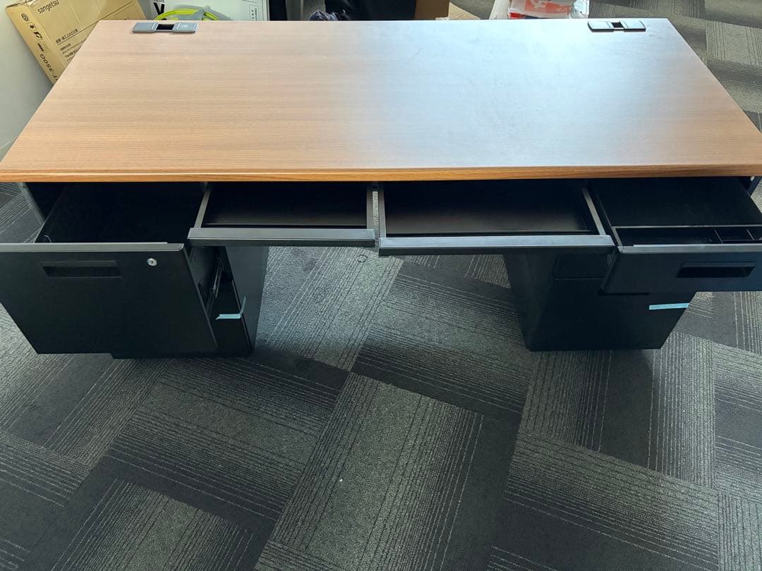 o*o様 木製天板のオフィスデスク 引き出し付き