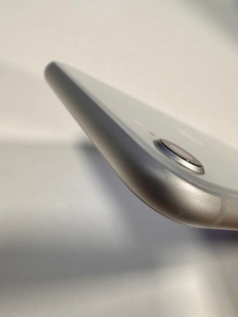 Apple iPhone 8 シルバー 64GB バッテリー残100%