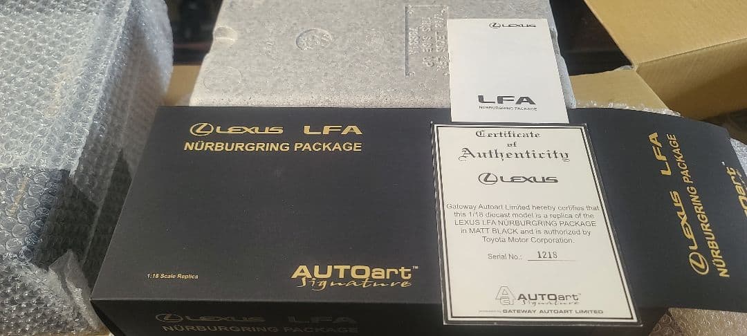 ミニカー AUTOart 1/18 LFA nur