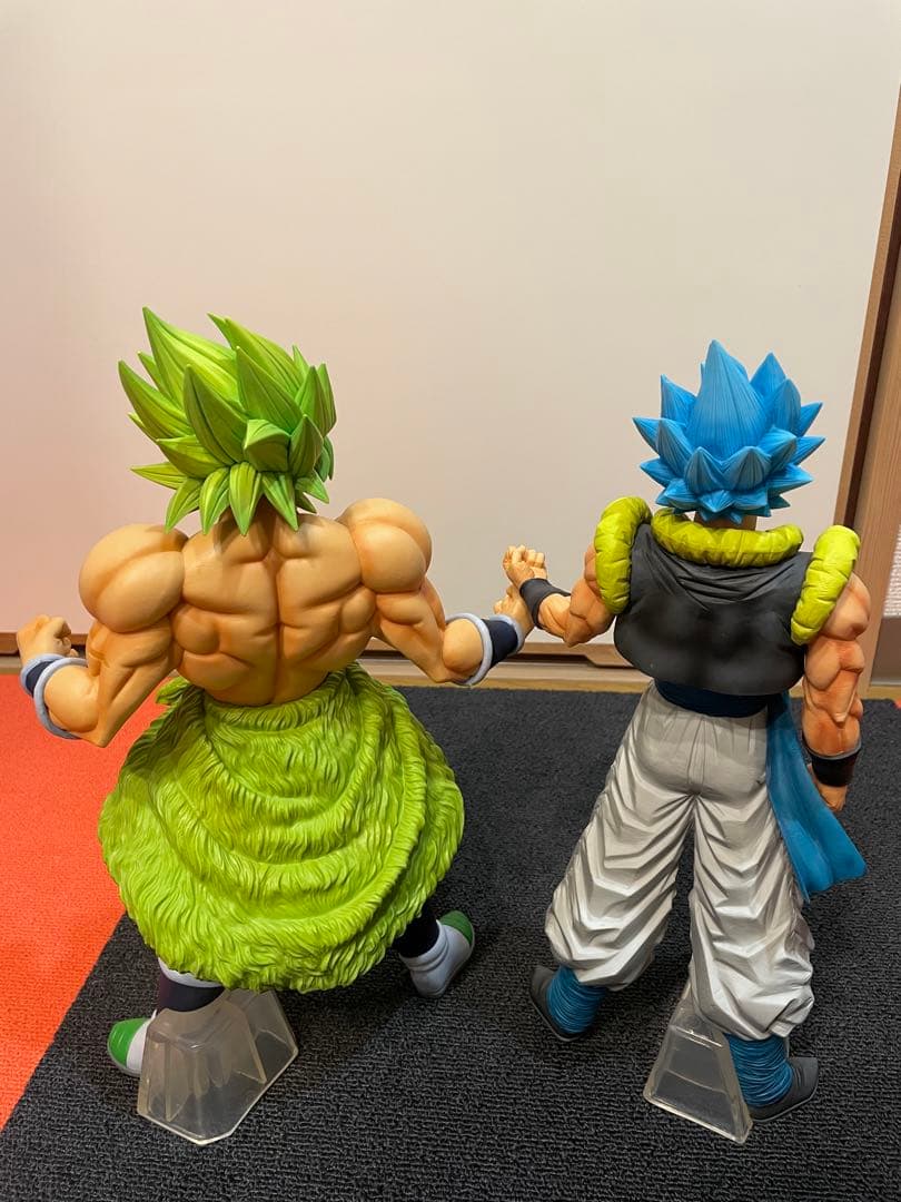 ドラゴンボール 一番くじ　超サイヤ人フィギュア２体セット