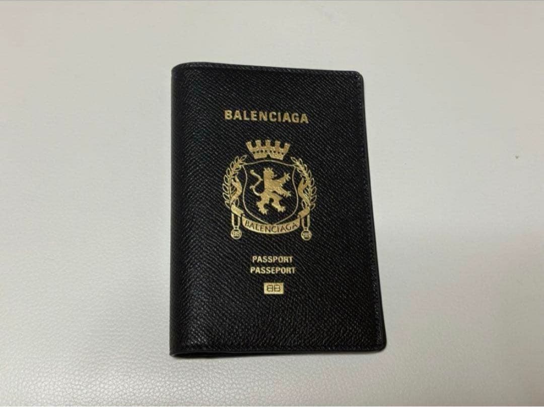 【30%オフ‼️未使用】BALENCIAGA パスポートケース　バレンシアガ
