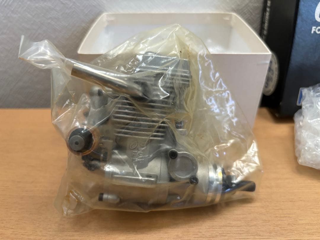 O.S 飛行機用4ストロークエンジン　FS-20 【未使用】希少品
