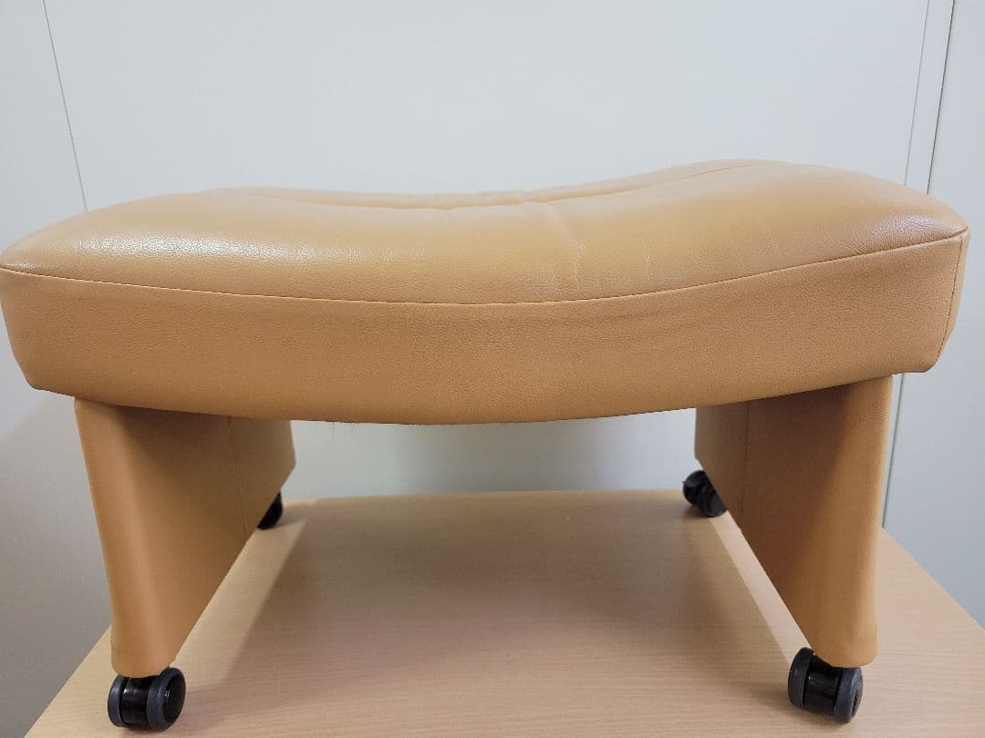 Karimoku 本革 ベージュ オットマン キャスター付き スツール
