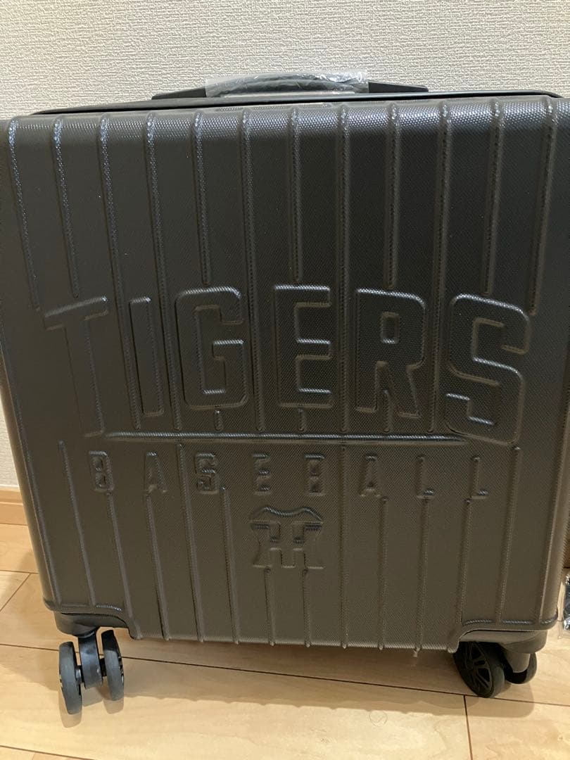 ⭐️優勝記念⭐️阪神タイガース　軽量スーツケース　おまけ付き