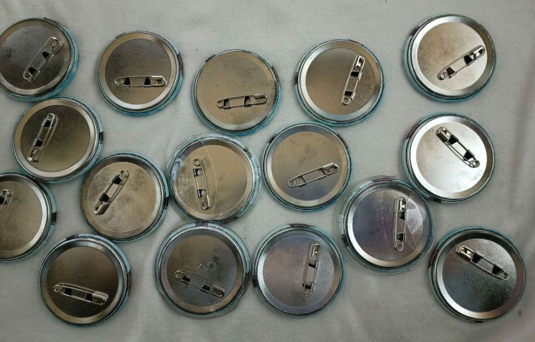 すとぷり　るぅと　缶バッチ　僕と君の秘密基地　るとわん　等身