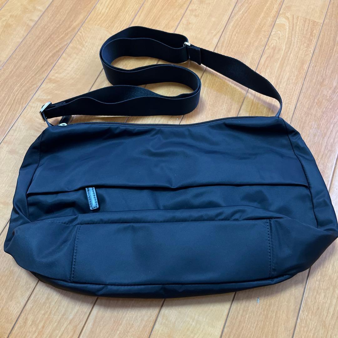 agnès b. ブラックショルダーバックNS24－01 アニエスベー保証書あり