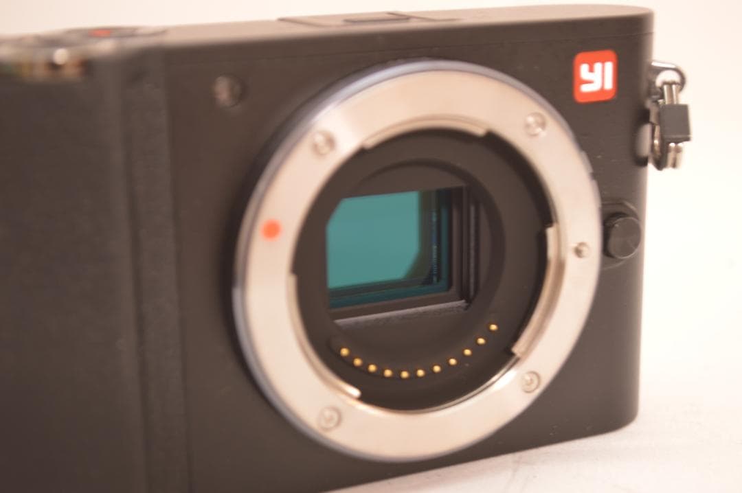 ✨希少美品✨ Xiaomi YI-M1 ミラーレスカメラ 本体のみ