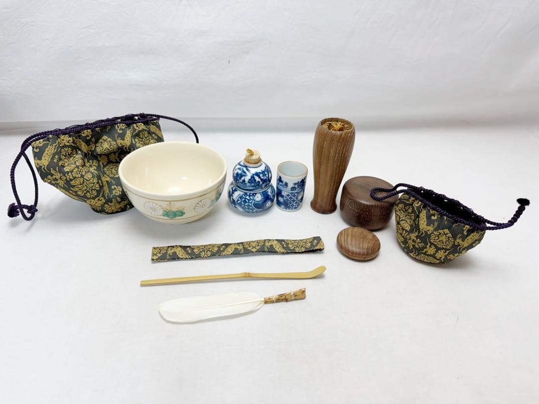 未使用 茶道具 镰倉彫 茶箱セット 茶器揃 茶碗 棗 茶筅 振出 巾筒 等