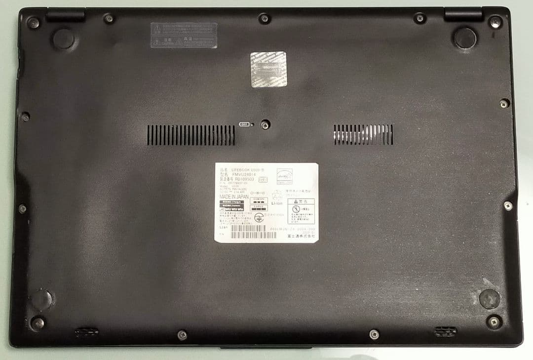 ②超美品中古、超軽量777gのブラック色の富士通LIFEBOOK U939/B