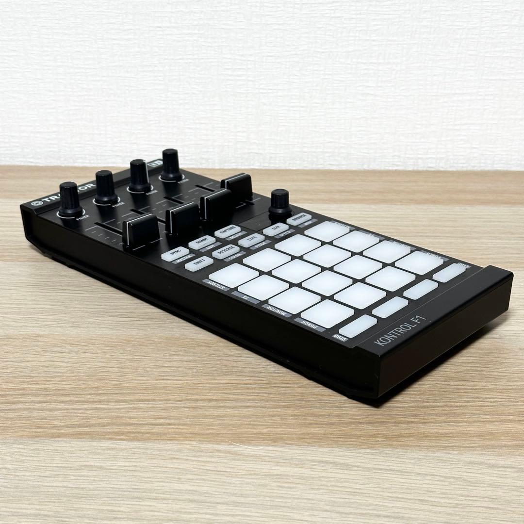 TRAKTOR KONTROL F1 DJコントローラ