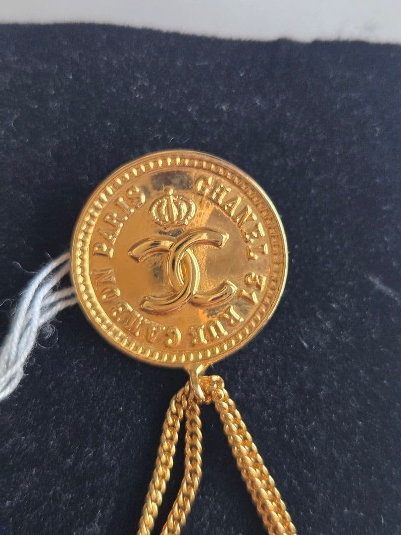 クリスマスSALE☆未使用品☆CHANEL ゴールドブローチ CC　マトラッセ
