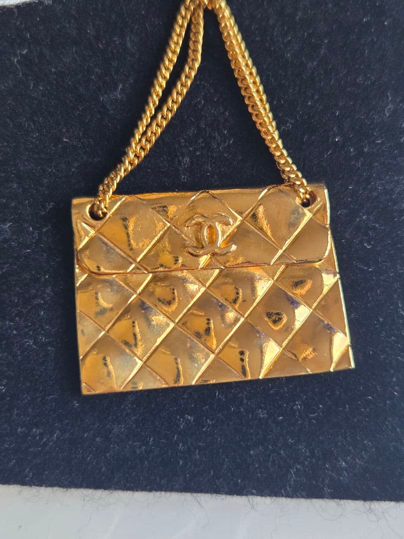 クリスマスSALE☆未使用品☆CHANEL ゴールドブローチ CC　マトラッセ