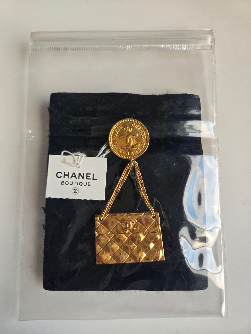 クリスマスSALE☆未使用品☆CHANEL ゴールドブローチ CC　マトラッセ