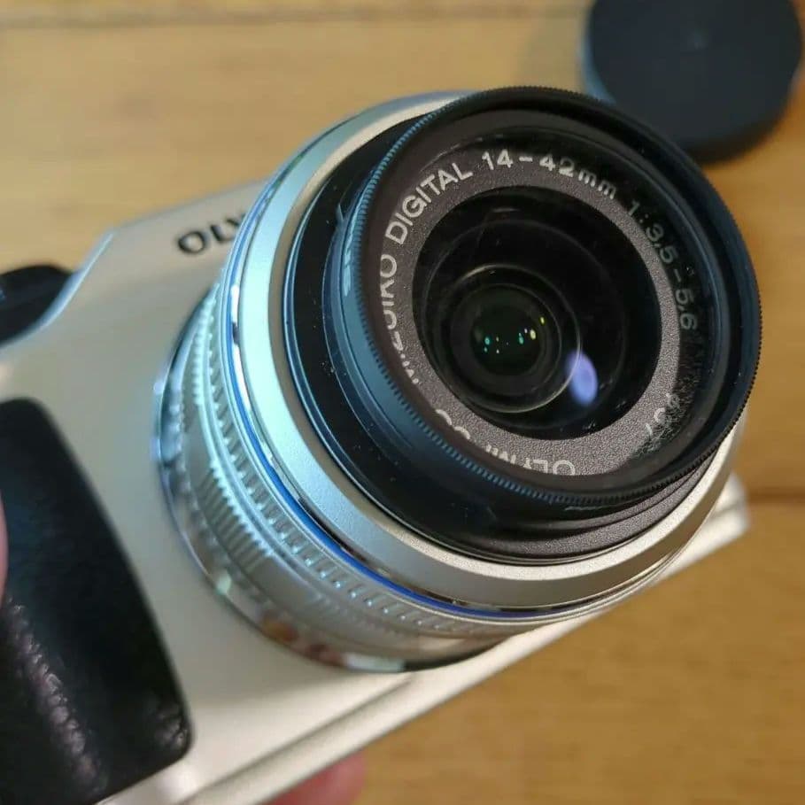 OLYMPUS PEN E-PL2 ミラーレス一眼