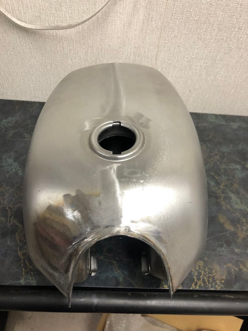 ☆新品汎用タンク　大容量8Ｌ　ビッグタンク　未塗装　エイプ　CD50　FTR