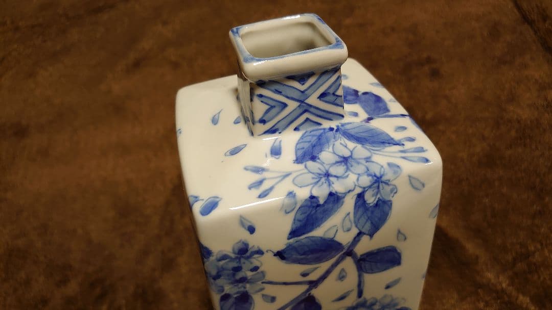 李朝　古染付　染付　古伊万里　伊万里　小壺　角壺　桜　１客