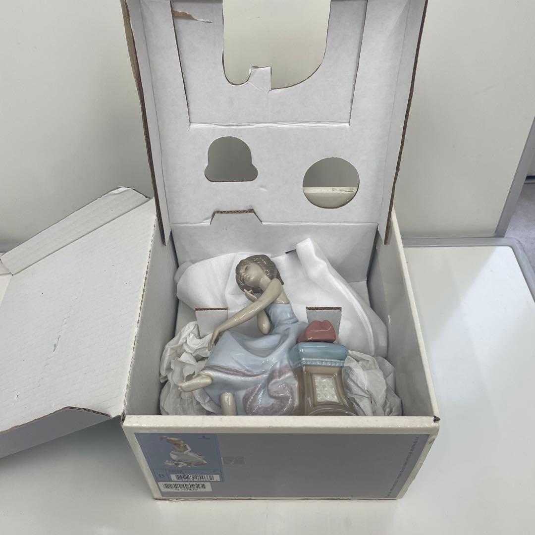 リヤドロ　大事な電話　フィギュリン