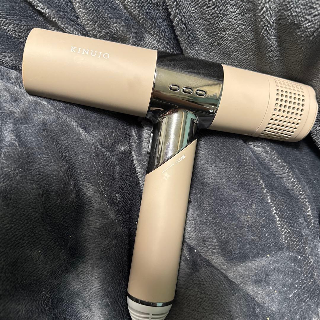美品！絹女 KINUIO ヘアドライヤー 2022年製 KH201