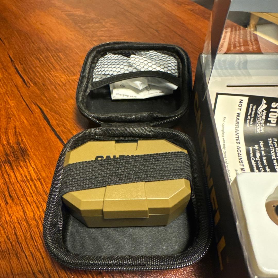 CALDWELL E-MAX SHOTS イヤホン、耳栓 充電ケース付き