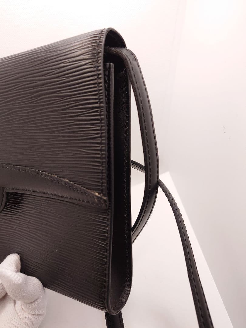 ルイ ヴィトン エピ ポシェット アルシュ ショルダーバッグ M52572