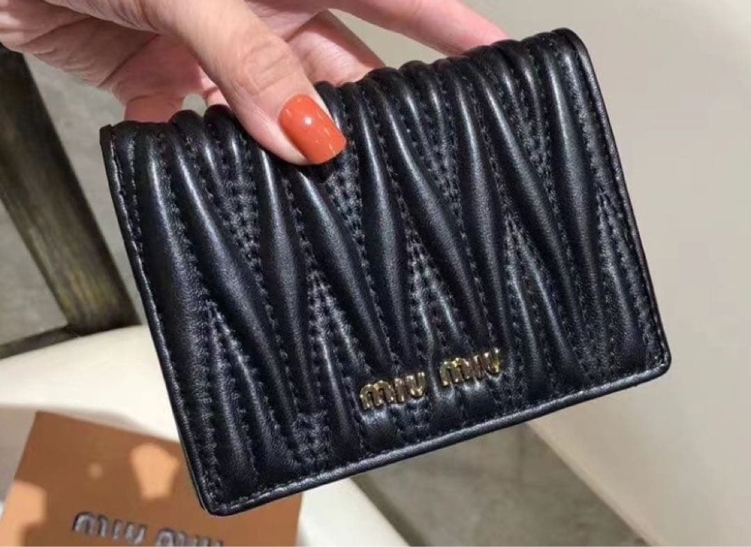 最終値下げ！MIU MIU マテラッセ レザー カードケース / ミニ財布