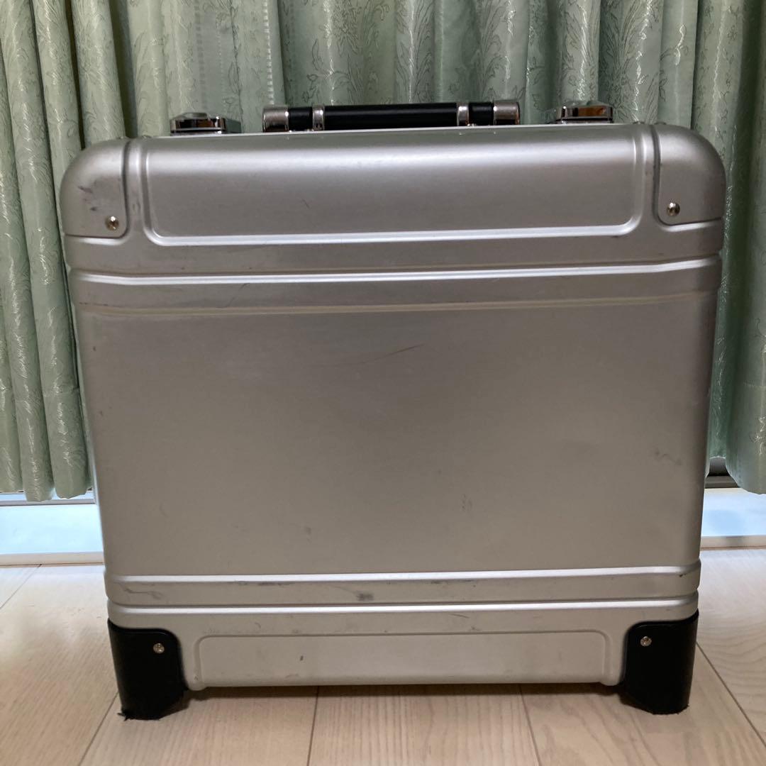 ゼロハリバートン　アルミキャリーケース　機内持ち込み可