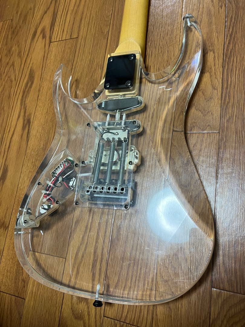 エレキギター 透明 アクリルボディ