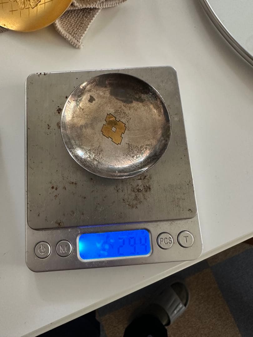 銀製小皿 中央に黄色い模様 約29G