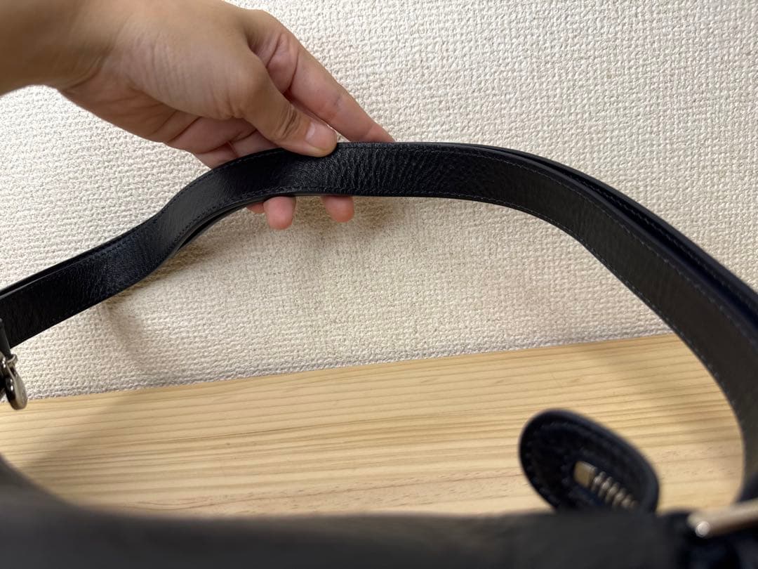 美品★HIROFU ヒロフ　ソーロ　ショルダーバッグ　本革　Hロゴ　紺色　保存袋