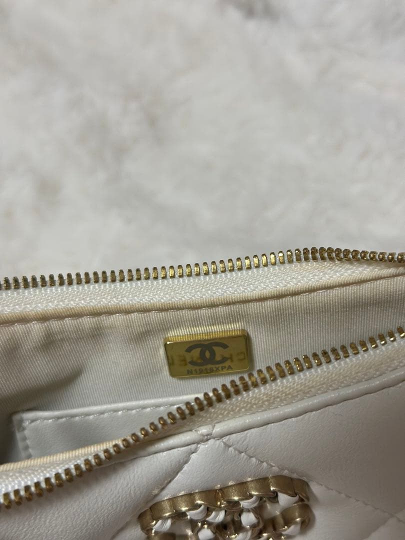 シャネル CHANEL ノベルティ ホワイト キルティング ショルダーバッグ