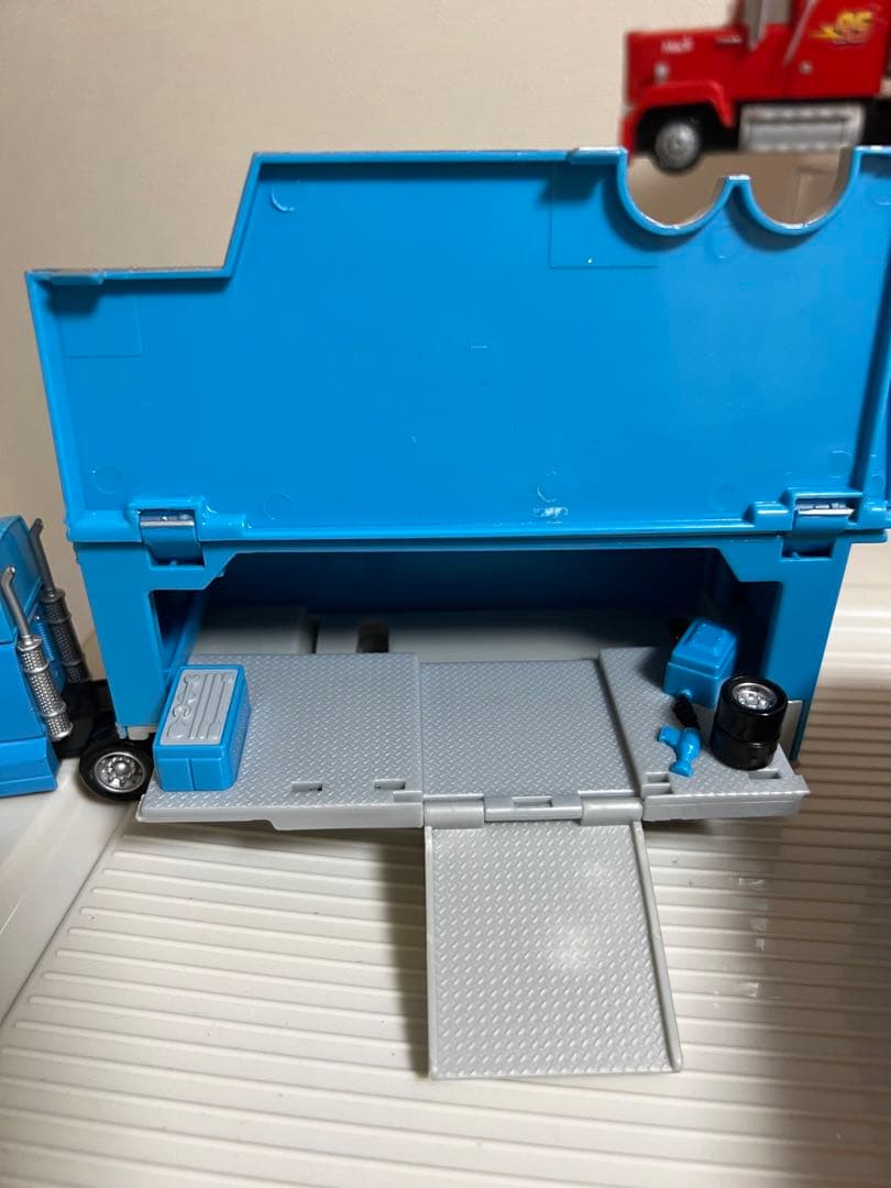 カーズ、マテル、マックトレーラー、キングトレーラー（ミニカー収納付き）