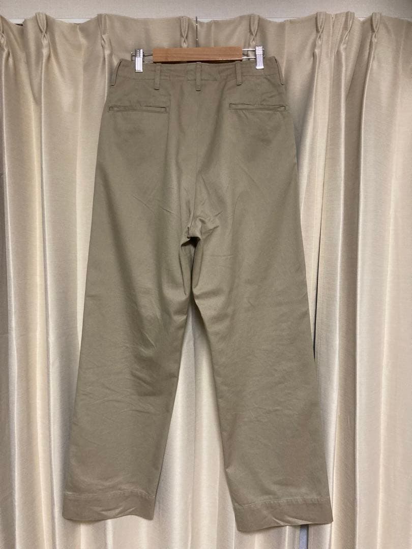 25SS コモリKHAKI チノパンツ