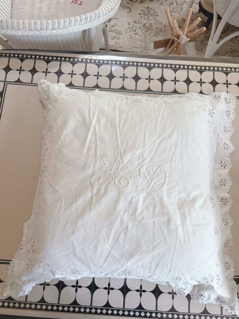 アンティーククッション♡アンティーククロス使用　　　ヌードクッション付き❣️