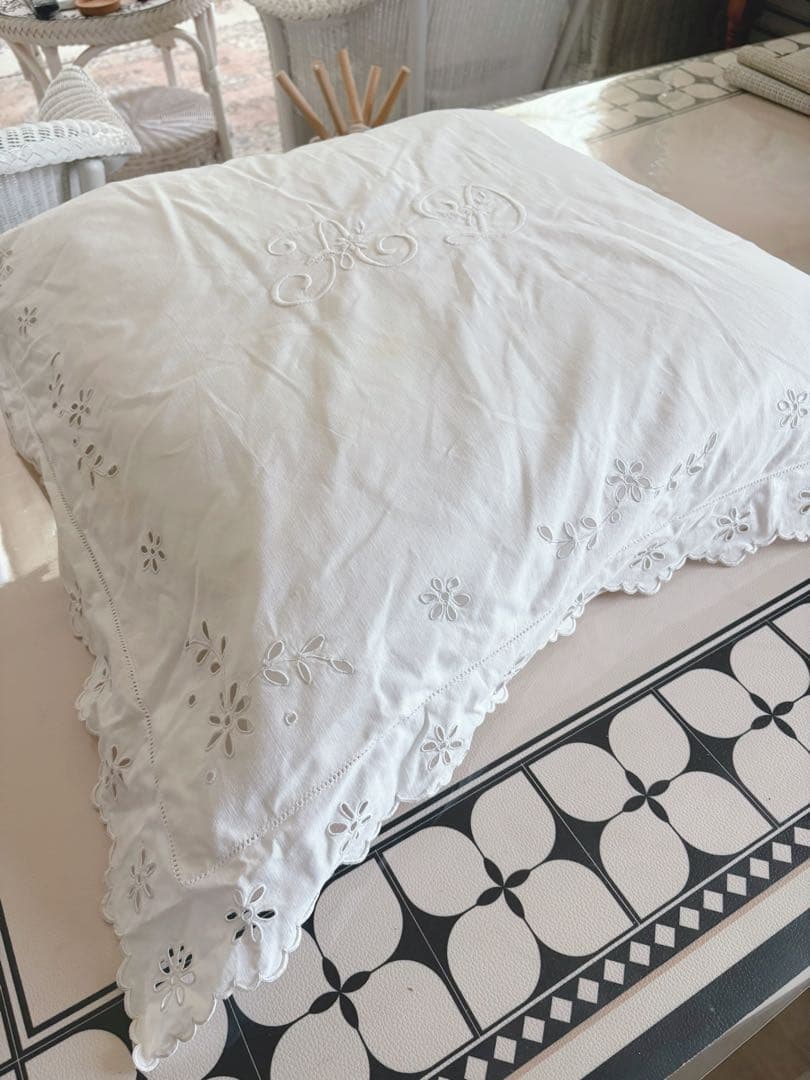 アンティーククッション♡アンティーククロス使用　　　ヌードクッション付き❣️