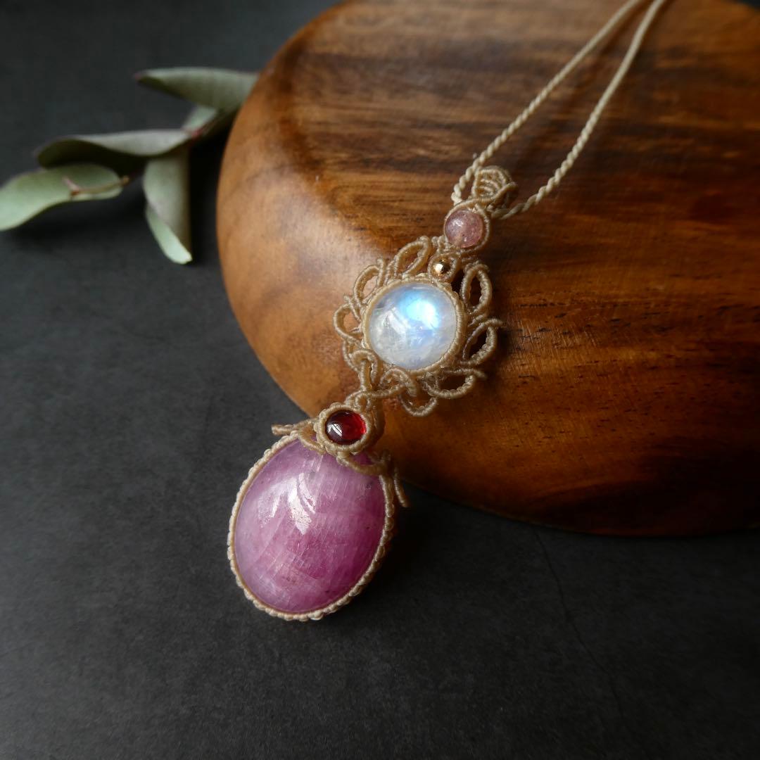 特大ルビー・ムーンストーン・ガーネットのマクラメネックレス