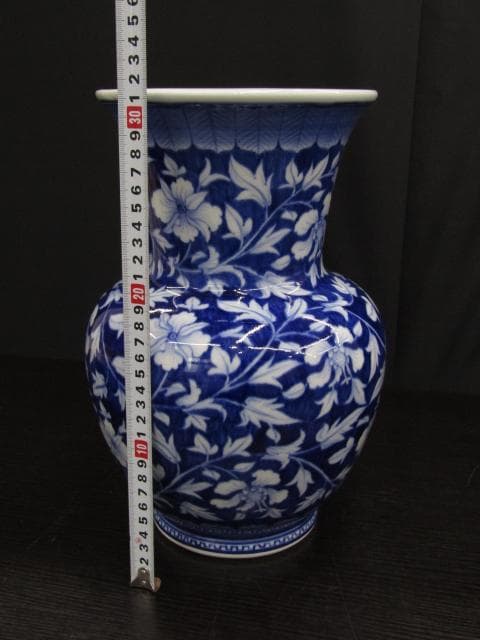 【未使用品】砥部焼 登山作 染付唐草文 花瓶 壺 共箱付