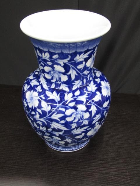 【未使用品】砥部焼 登山作 染付唐草文 花瓶 壺 共箱付