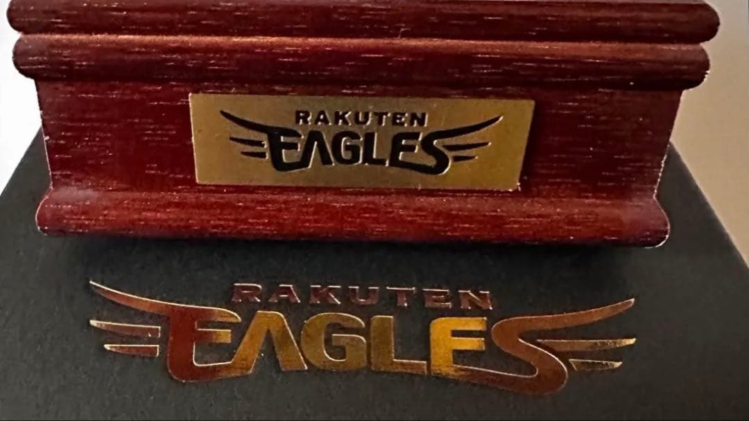 楽天イーグルス 黒川史陽選手　直筆サイン入りボール ケース　飾り台付　新品