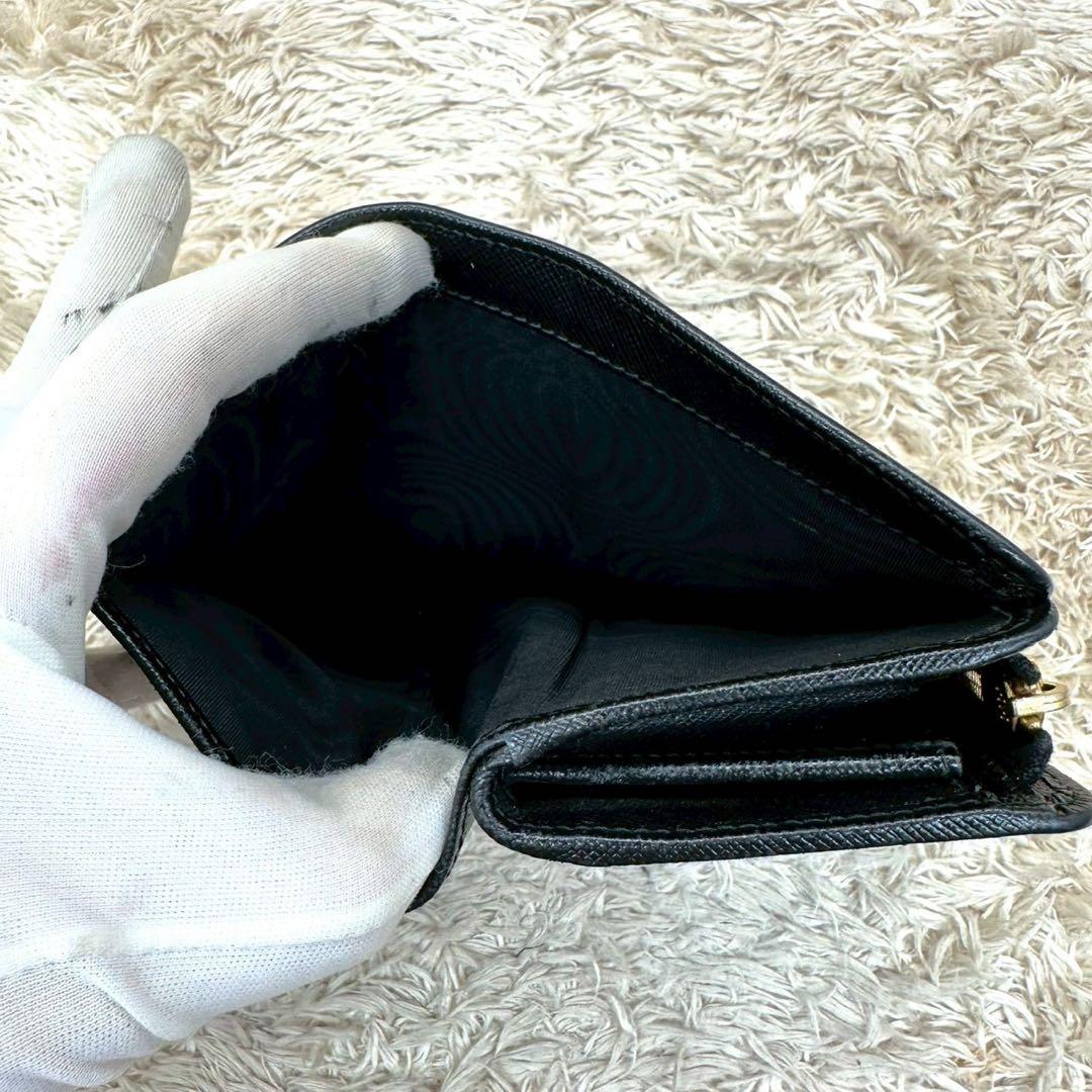 【極美品】プラダ 二つ折り財布 サフィアーノレザー ブラック
