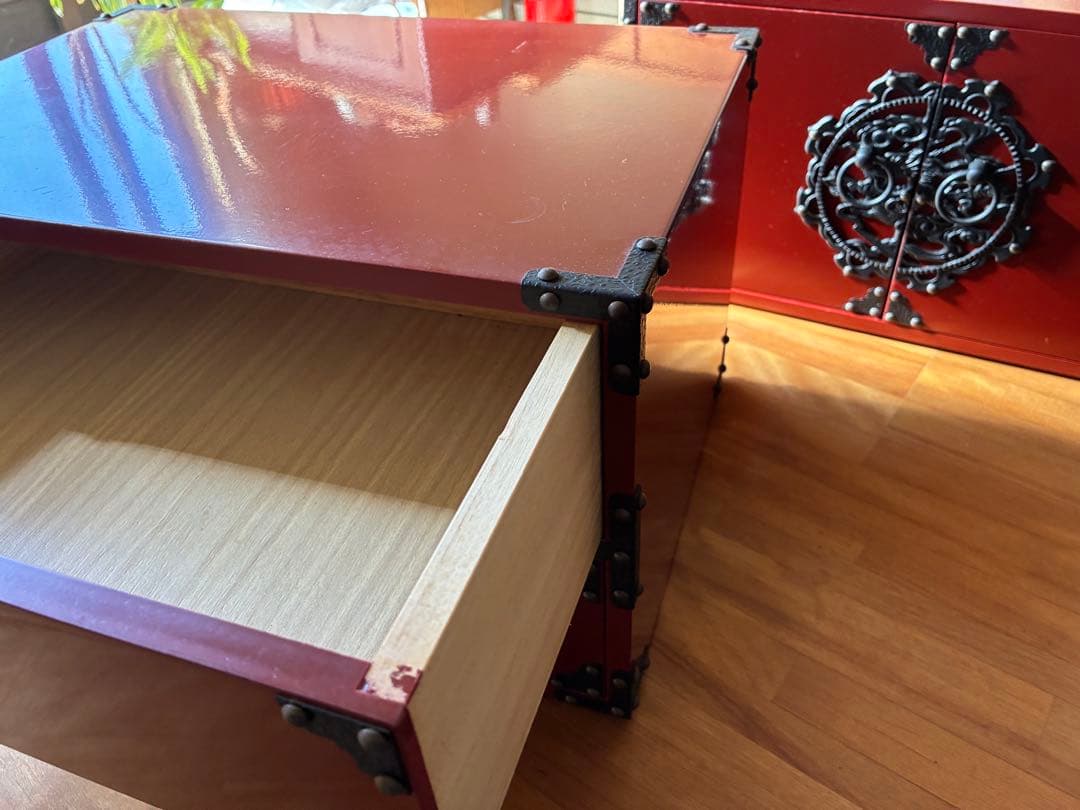 伝統的な日本の木製箪笥