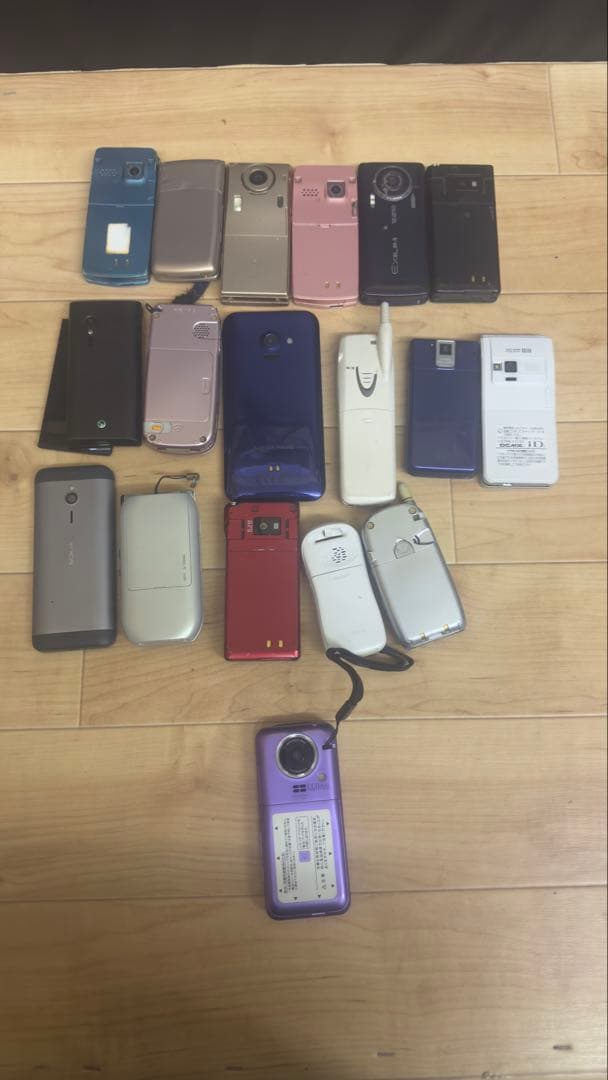 ガラケー他ジャンク18台まとめて