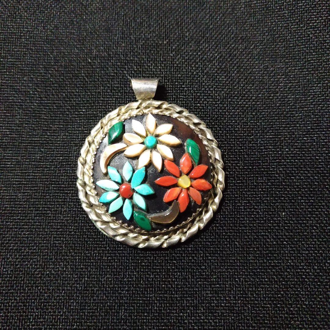 インディアンジュエリー。ズニ族。ペンダントトップ。中古品です。