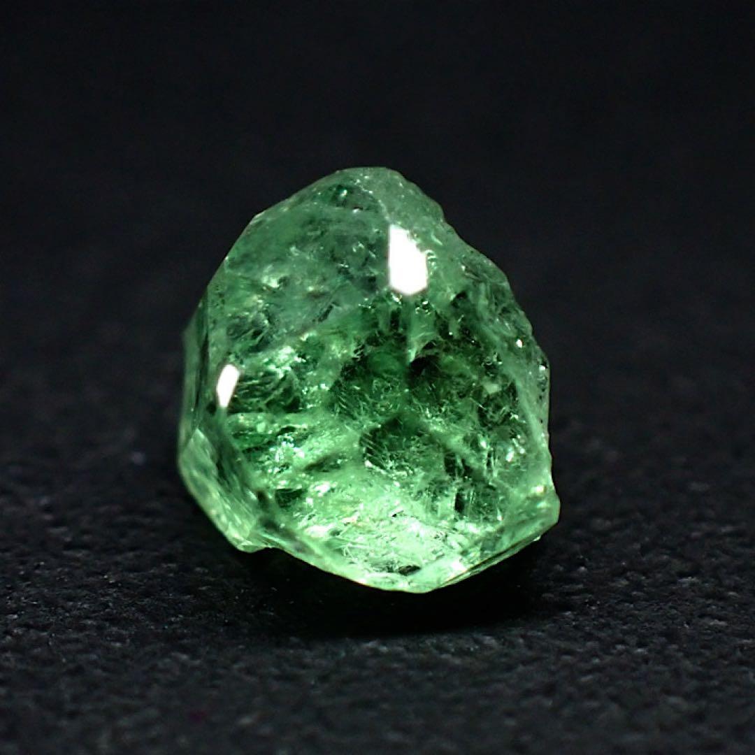 【タンザニア産】グロッシュラーグリーンガーネット(ツァボライト)