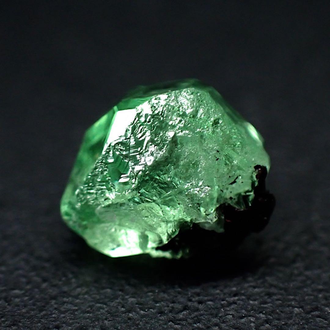 【タンザニア産】グロッシュラーグリーンガーネット(ツァボライト)