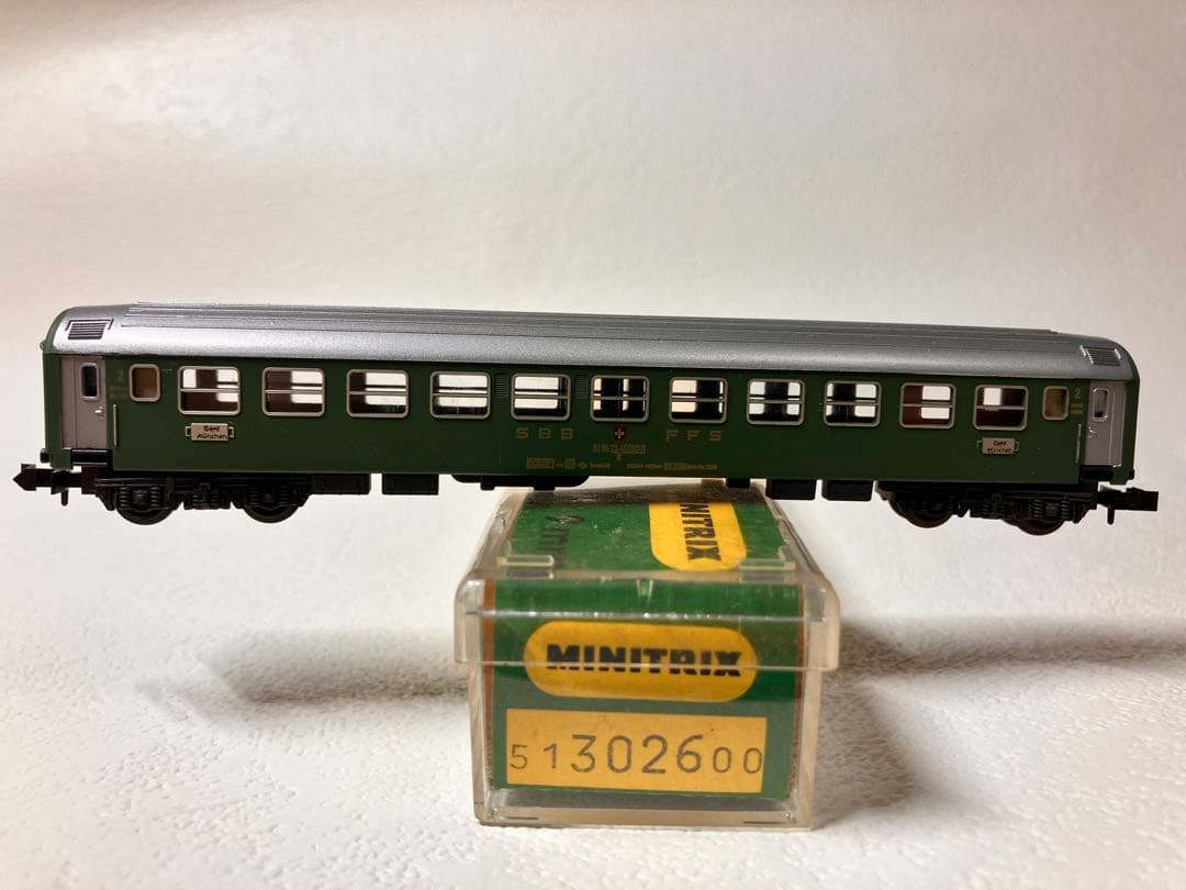 Minitrix スイスの客車　８両セット