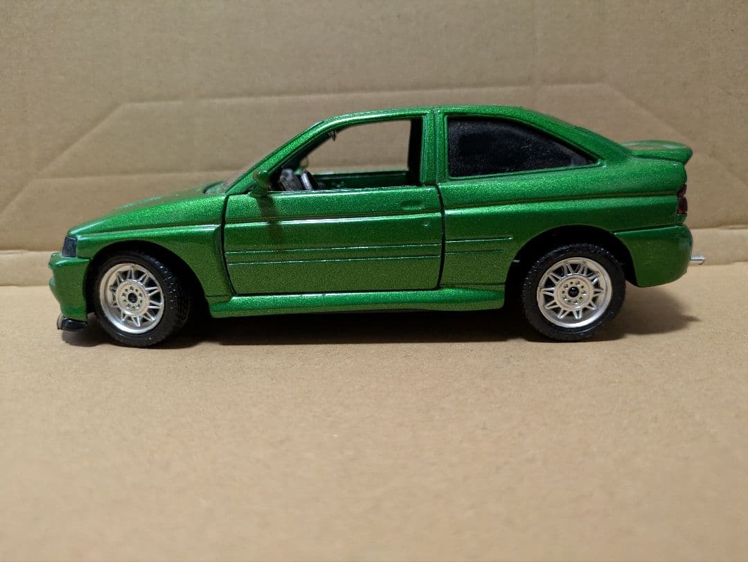ブラーゴ　フォード・エスコート　RS　コスワース　　1/24