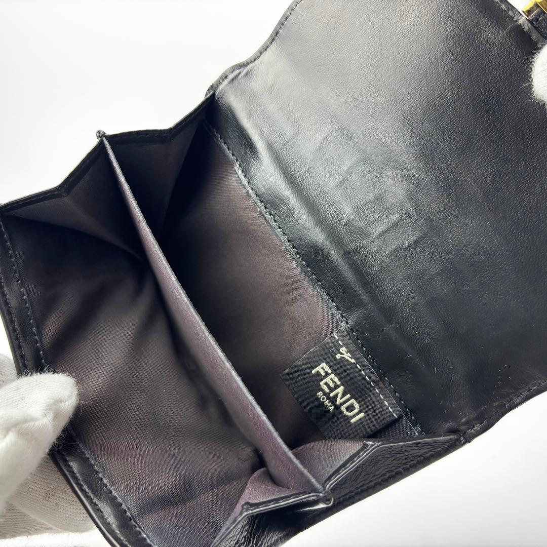 FENDIフェンディ エンボス ズッカ 三つ折り財布